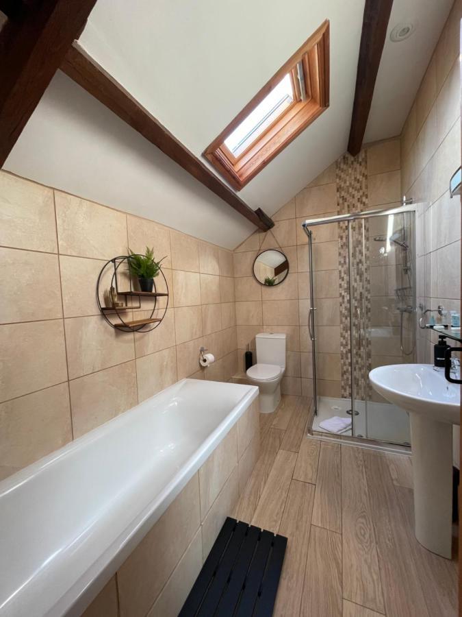 סוואנסי Cilhendre Holiday Cottages - The Dairy מראה חיצוני תמונה